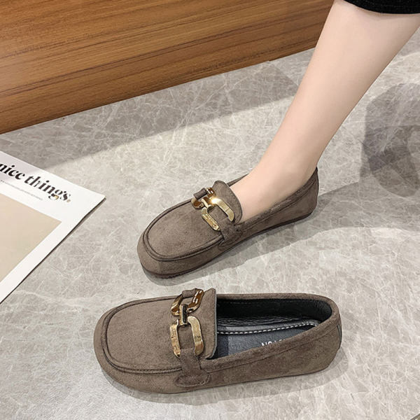 Retro model ženskih eko antilop cipela sa metalnim elementima