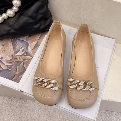 Γυναικεία παπούτσια με μεταλλικά στοιχεία