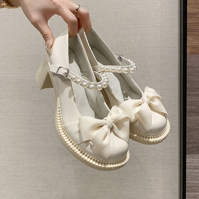 Μοντέρνα γυναικεία παπούτσια με κορδέλα και πέρλες