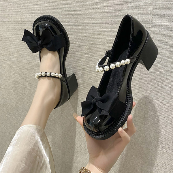 Μοντέρνα γυναικεία παπούτσια με κορδέλα και πέρλες