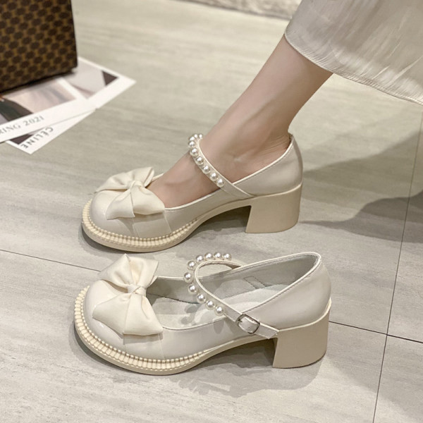 Μοντέρνα γυναικεία παπούτσια με κορδέλα και πέρλες