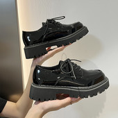 Casual μοντέλο γυναικείων παπουτσιών με κορδόνια και τακούνια