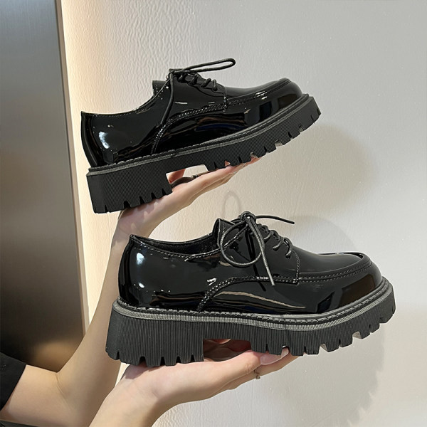 Casual μοντέλο γυναικείων παπουτσιών με κορδόνια και τακούνια