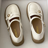 Μοντέρνα γυναικεία παπούτσια με τρισδιάστατο στοιχείο λουλουδιών