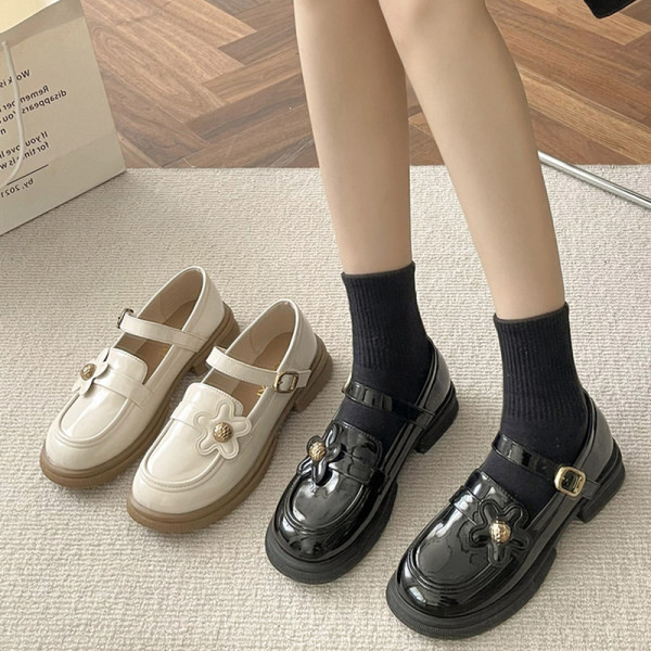 Μοντέρνα γυναικεία παπούτσια με τρισδιάστατο στοιχείο λουλουδιών