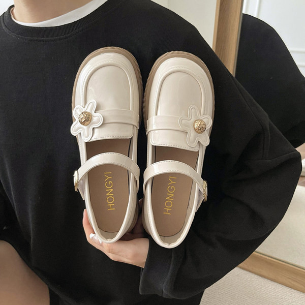 Μοντέρνα γυναικεία παπούτσια με τρισδιάστατο στοιχείο λουλουδιών