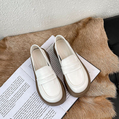 Sieviešu ikdienišķās platformas klaipi