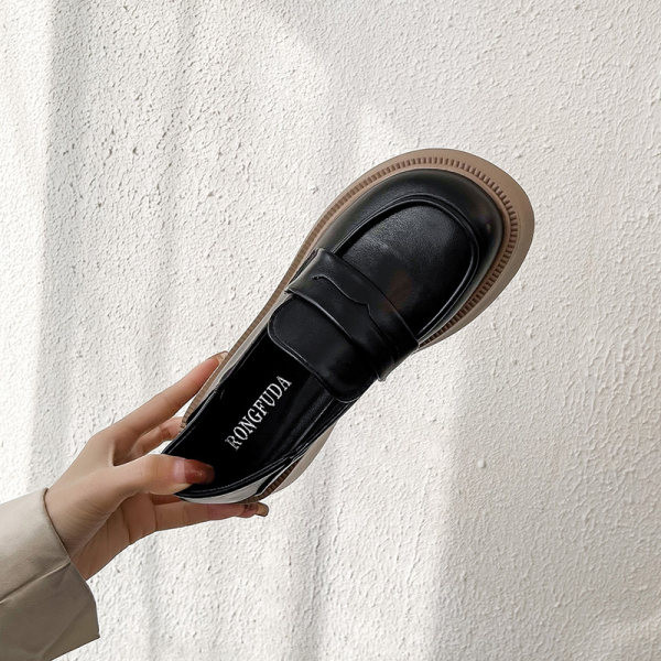 Sieviešu ikdienišķās platformas klaipi