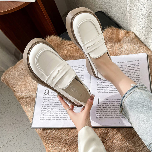 Sieviešu ikdienišķās platformas klaipi