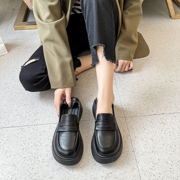 Sieviešu ikdienišķās platformas klaipi