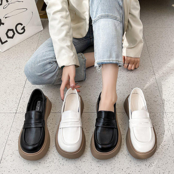 Sieviešu ikdienišķās platformas klaipi