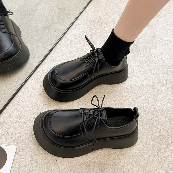 Sieviešu ādas šņorējamas kurpes