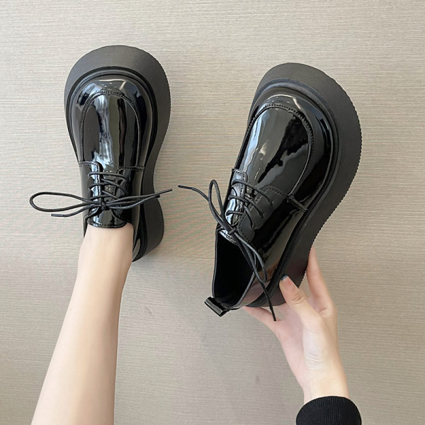 Sieviešu ādas šņorējamas kurpes