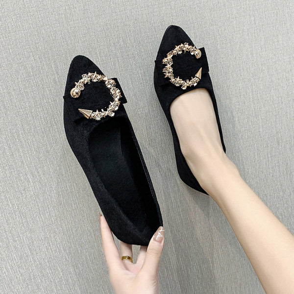 Κομψά παπούτσια με διακοσμιτικές πέτρες