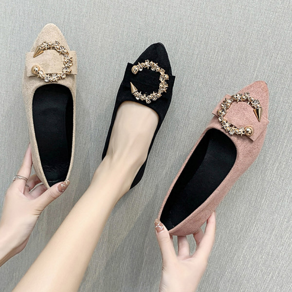 Κομψά παπούτσια με διακοσμιτικές πέτρες