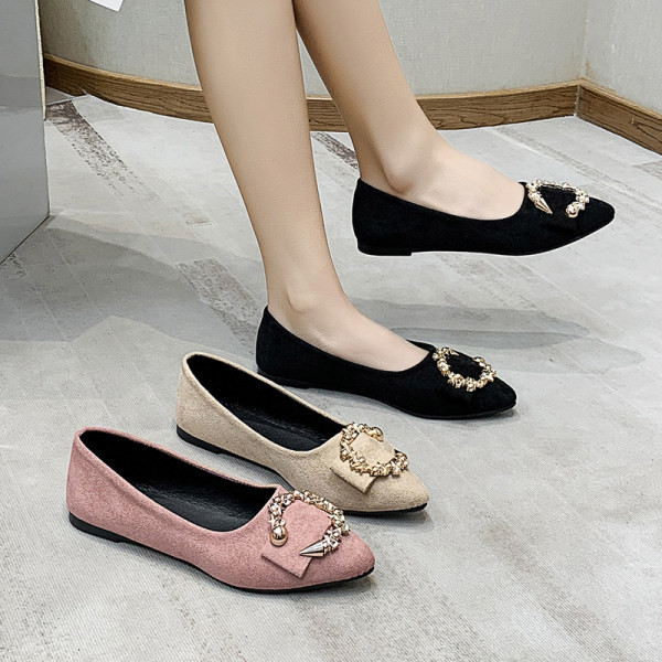 Κομψά παπούτσια με διακοσμιτικές πέτρες