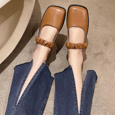 Γυναικεία casual παπούτσια ρετρό μοντέλο με χαμηλό τακούνι