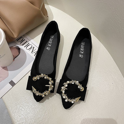 Γυναικεία παπούτσια με αγκράφα