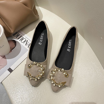 Γυναικεία παπούτσια με αγκράφα