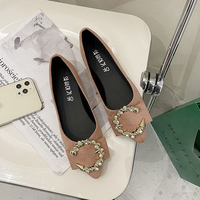 Γυναικεία παπούτσια με αγκράφα