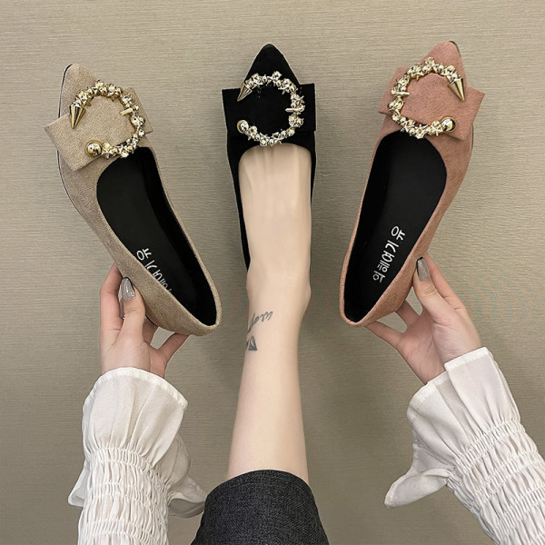 Γυναικεία παπούτσια με αγκράφα