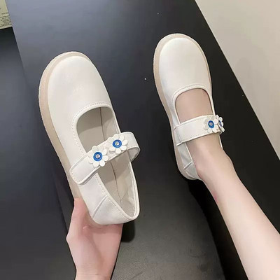 Női cipő - csattal