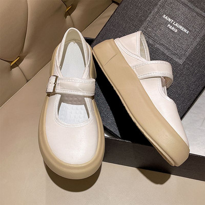 Női cipő - csattal