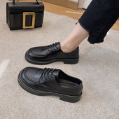 Sieviešu apavi ar mākslīgās ādas šņorēm