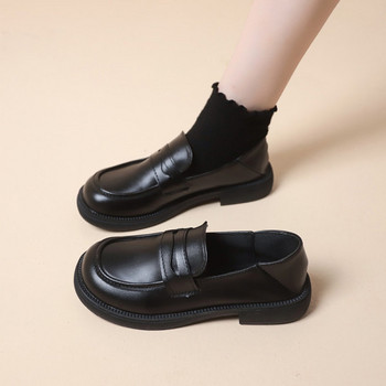 Дамски черни обувки изчистен модел 