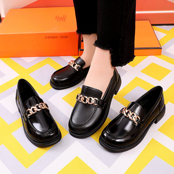 Női alkalmi alacsony sarkú cipő