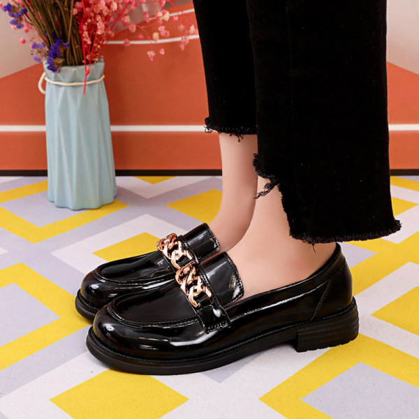 Női alkalmi alacsony sarkú cipő