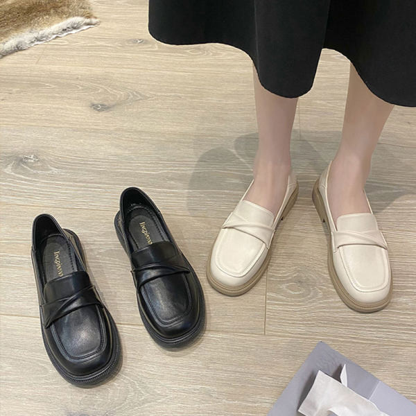 Ρετρό μοντέλο γυναικεία μοκασίνια με τακούνι