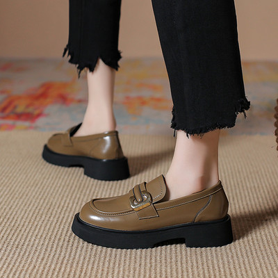 Moderne casual cipele s potplatom visine 4cm i metalnim elementom