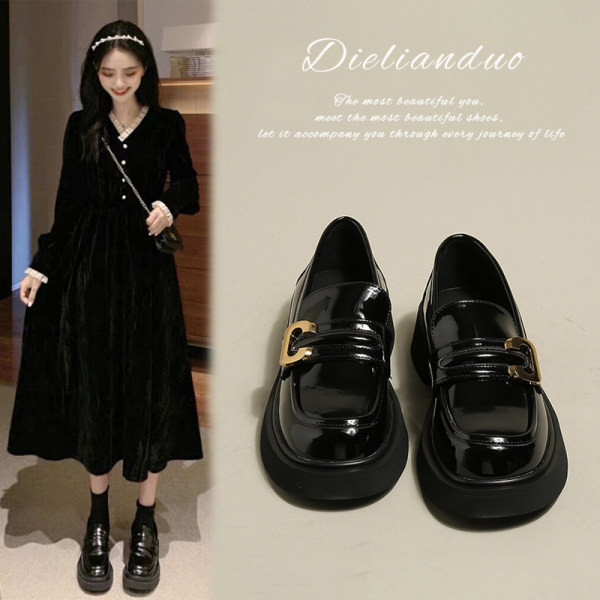 Moderne casual cipele s potplatom visine 4cm i metalnim elementom