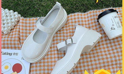 Γυναικεία παπούτσια σε δύο χρώματα