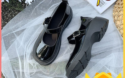 Γυναικεία παπούτσια σε δύο χρώματα