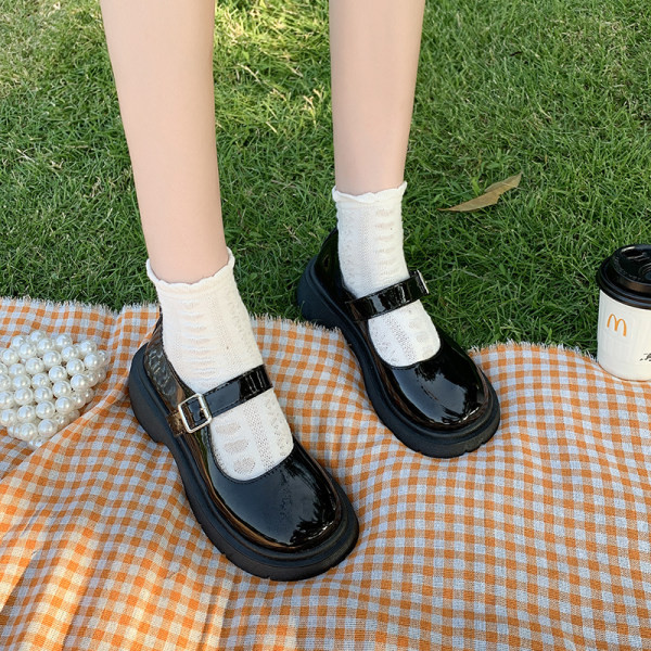 Γυναικεία παπούτσια σε δύο χρώματα