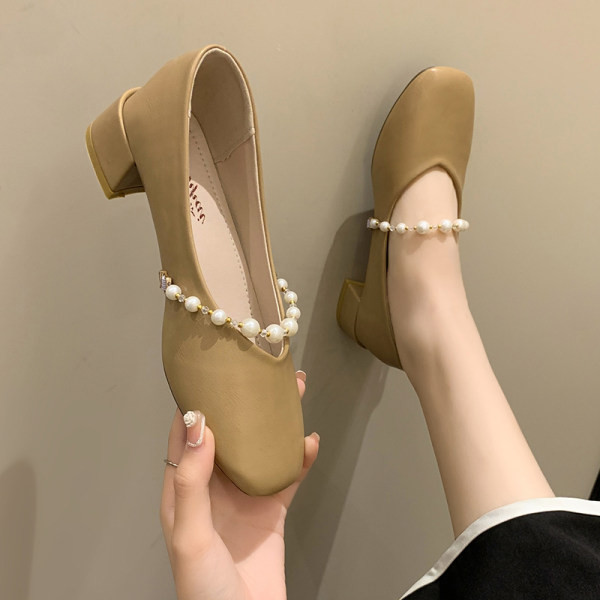 Modes sieviešu apavi ar pērlēm