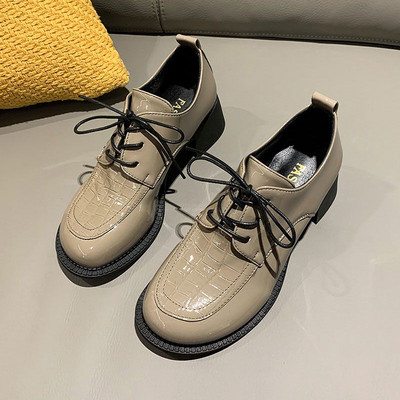 Sieviešu apavu ikdienas modelis no eko ādas ar papēdi un šņorēm