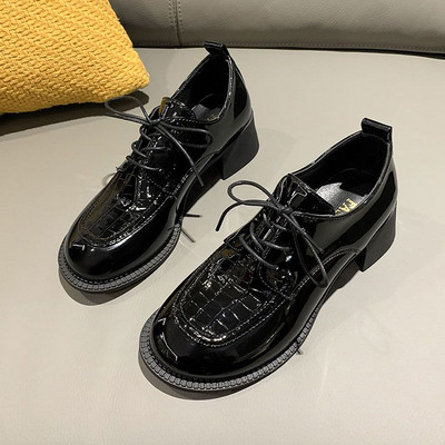 Sieviešu apavu ikdienas modelis no eko ādas ar papēdi un šņorēm