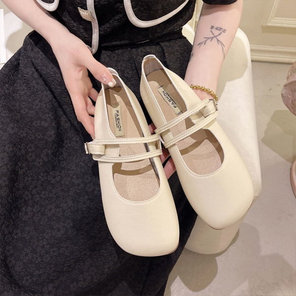 Casual model ženskih cipela s ravnim potplatom