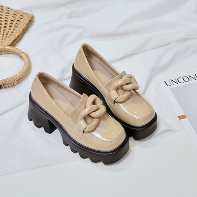 Sieviešu ikdienas modeļu apavi no eko ādas ar papēdi