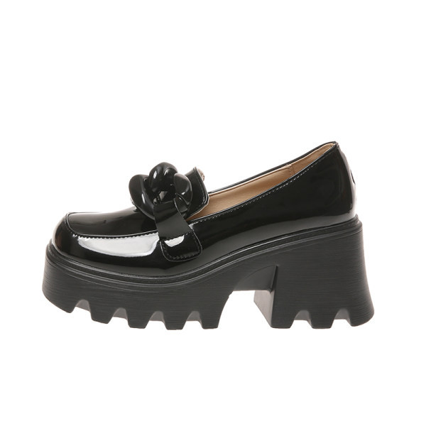 Sieviešu ikdienas modeļu apavi no eko ādas ar papēdi