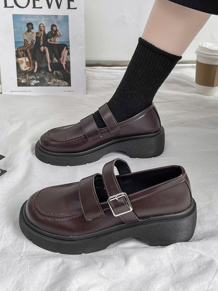 Női retro modell cipő eko bőrből, csattal