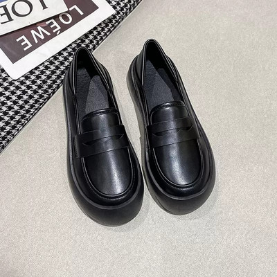 Ikdienas vīriešu apavi no eko ādas - melnbaltā krāsā