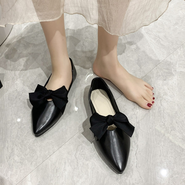 Casual μυτερά παπούτσια από οικολογικό δέρμα με κορδέλα