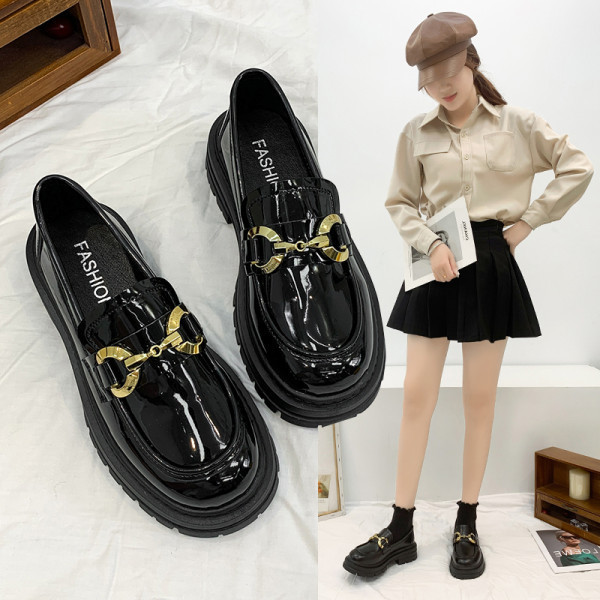 Γυναικεία μοντέρνα παπούτσια με ψηλή σόλα 4cm και μεταλλικό στοιχείο