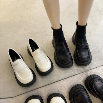 Дамски обувки -  с висока подметка 