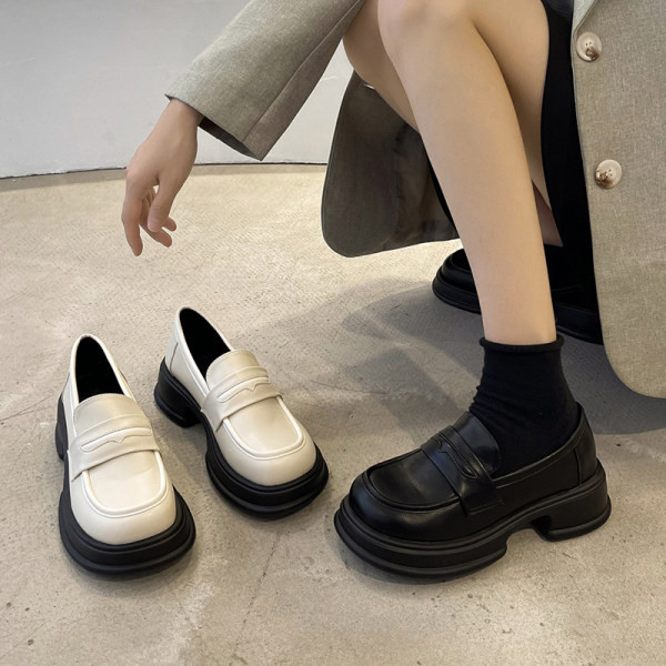 Női cipő - magas talppal