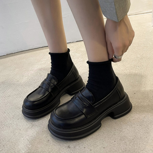 Női cipő - magas talppal